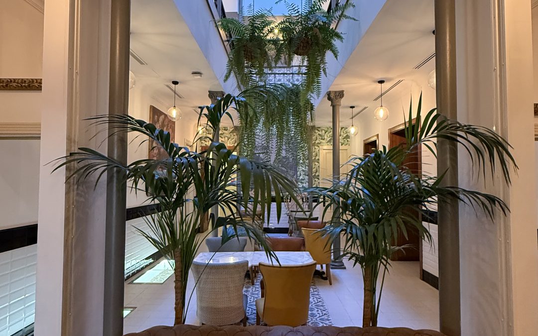 Warum viele starke Frauen im Ausland niemanden haben, mit dem sie wirklich sprechen